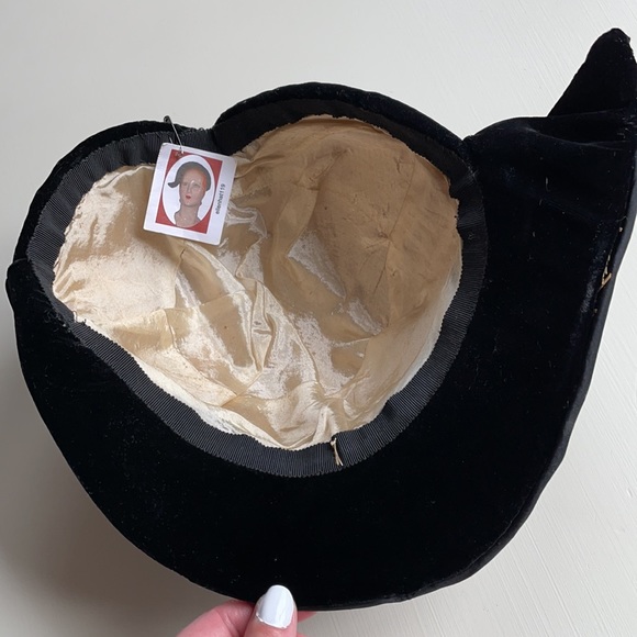 Vintage | Black Velvet Flapper Cloche Hat | O/S - Picture 10 of 15